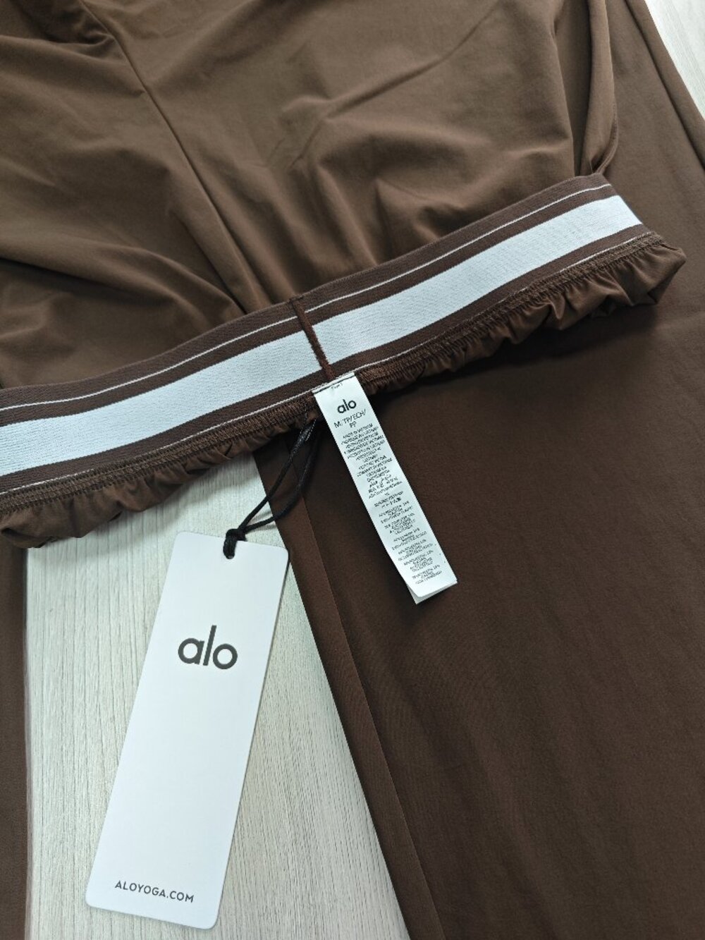⭐ALO Yoga Suit Up Trouser,Espresso coffee brown pants 🧸（Regular）NWT - Picture 6 of 8